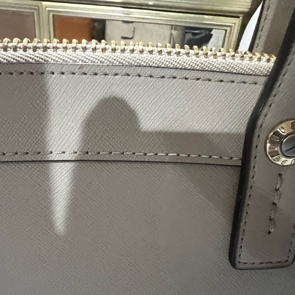 Henri Bendi bag with charm in excellent condition. very clean no stains no smell - Picture 4 of 16